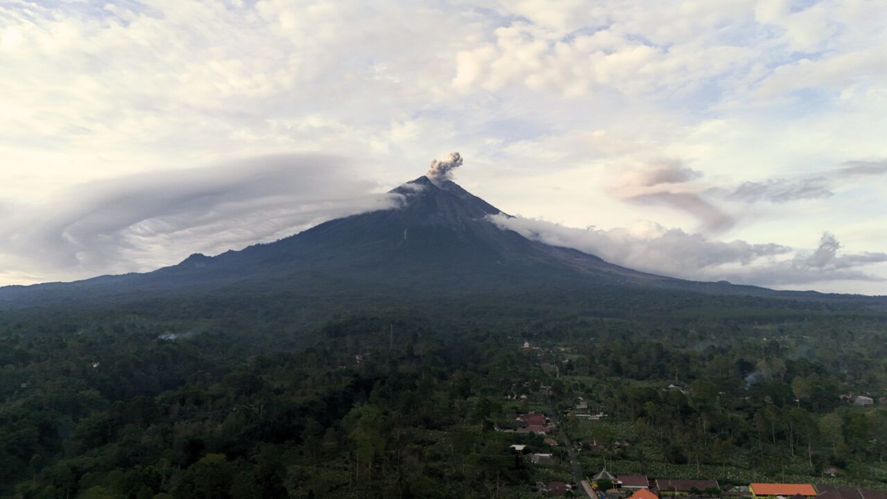 6-1280x720 Tinjauan Penelitian dan Kebijakan Publik Penanganan Bencana Gunung Berapi Semeru: Menggunakan Biblioshiny R Studio
