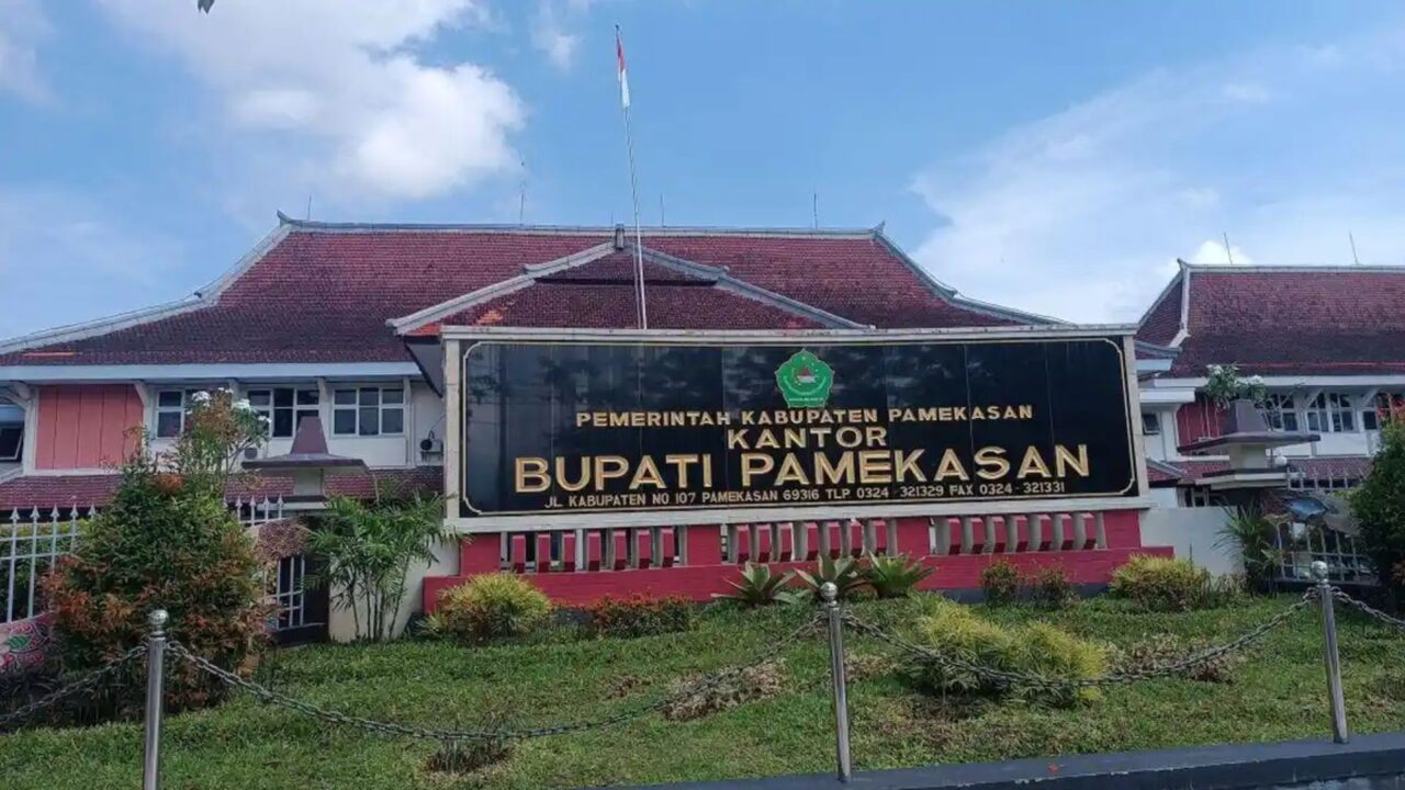 8Cover-Proyek-Website-1280x720 Strategi untuk Meningkatkan Akuntabilitas dan Manajemen Kinerja di Pemerintah Kabupaten Pamekasan