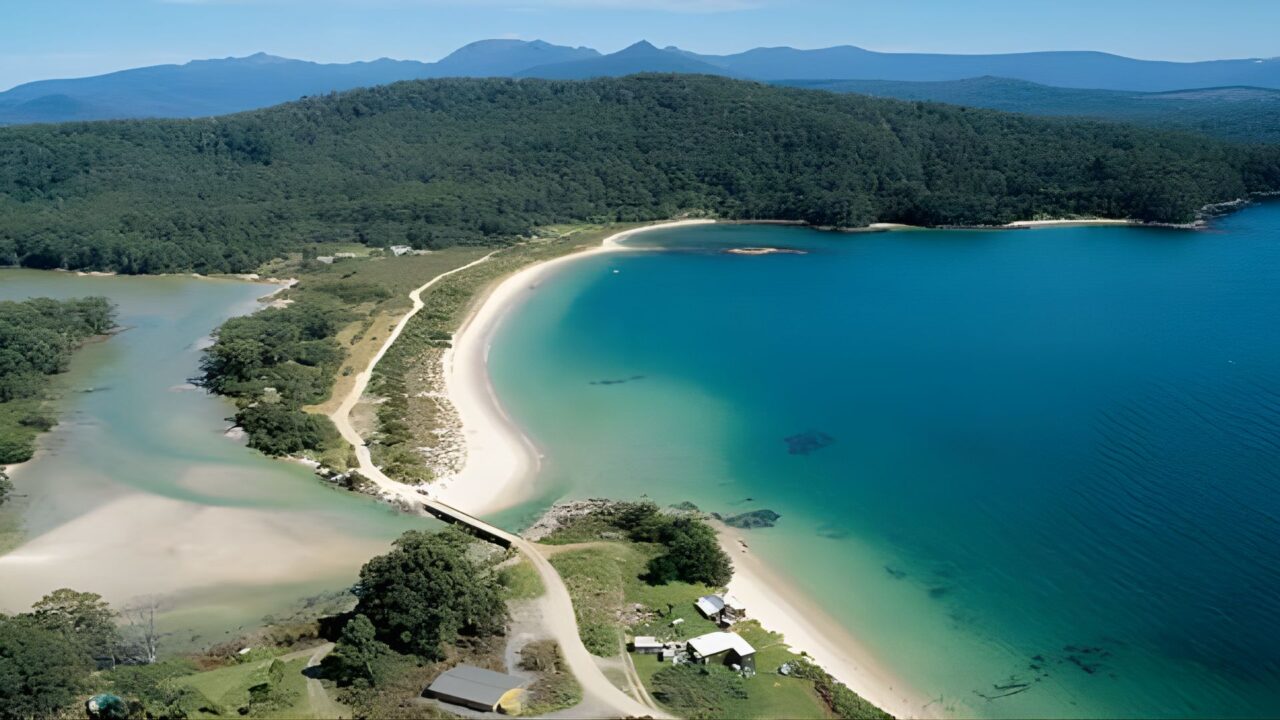 Cover-Proyek-Website-7-1280x720 Inovasi Model Tata Kelola Kolaboratif Wilayah Pesisir dan Pulau-pulau Kecil Melalui Transformasi Digital (Studi Pengembangan Ekowisata Zona Penyangga Taman Nasional Bali  Barat)