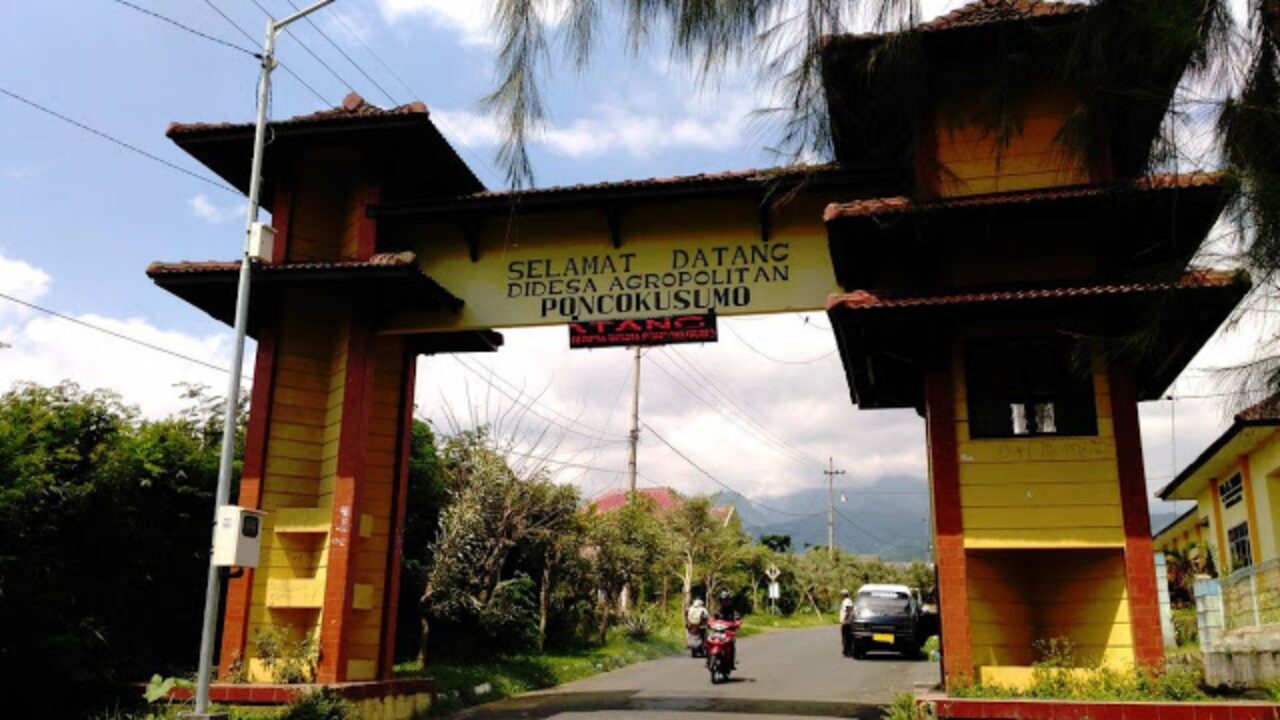 Cover-Proyek-Website-8-1280x720 Symbolic Capital and Woman Leadership: Pengarusutamaan Peran Perempuan dalam Pengelolaan Tiga Desa Wisata di Poncokusumo Kabupaten Malang