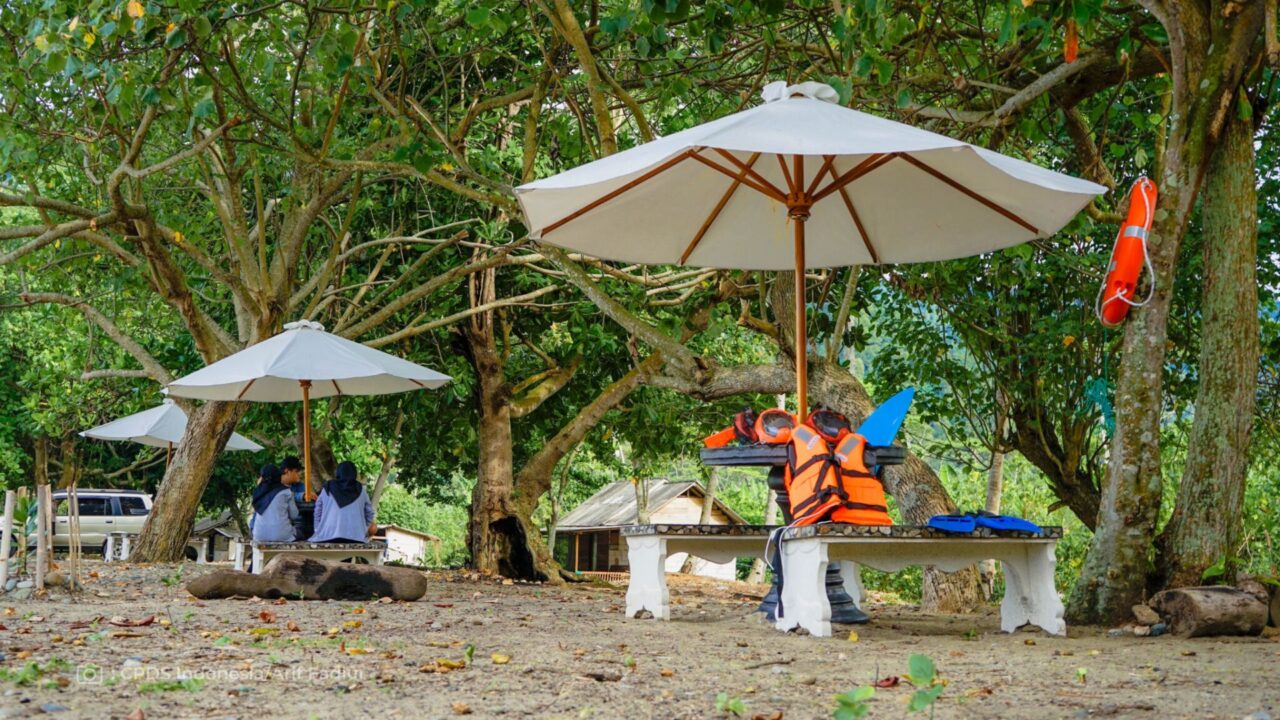 Cover-Proyek-Website-9-1280x720 Pembentukan Digital Creative Team: Kolaborasi Aktor Masyarakat dan Aktor Potensial dalam Pengembangan Desa Wisata Bahari Bowele